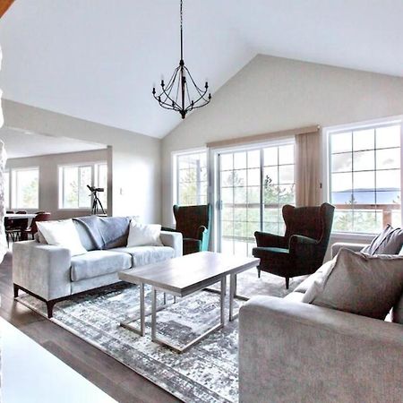 Stunning Home With Amazing Views Near The City Victoria Exterior photo