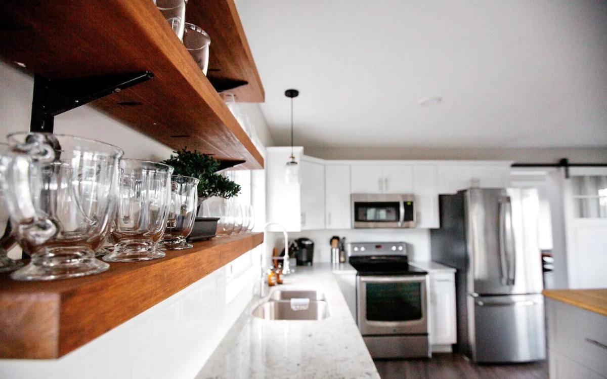 Stunning Home With Amazing Views Near The City Victoria Exterior photo