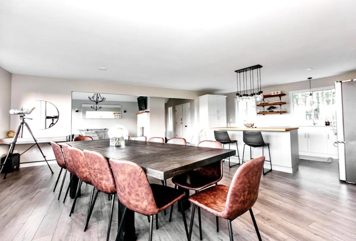 Stunning Home With Amazing Views Near The City Victoria Exterior photo
